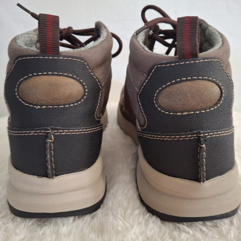 Men's Clarks Brown Boots Size 11.